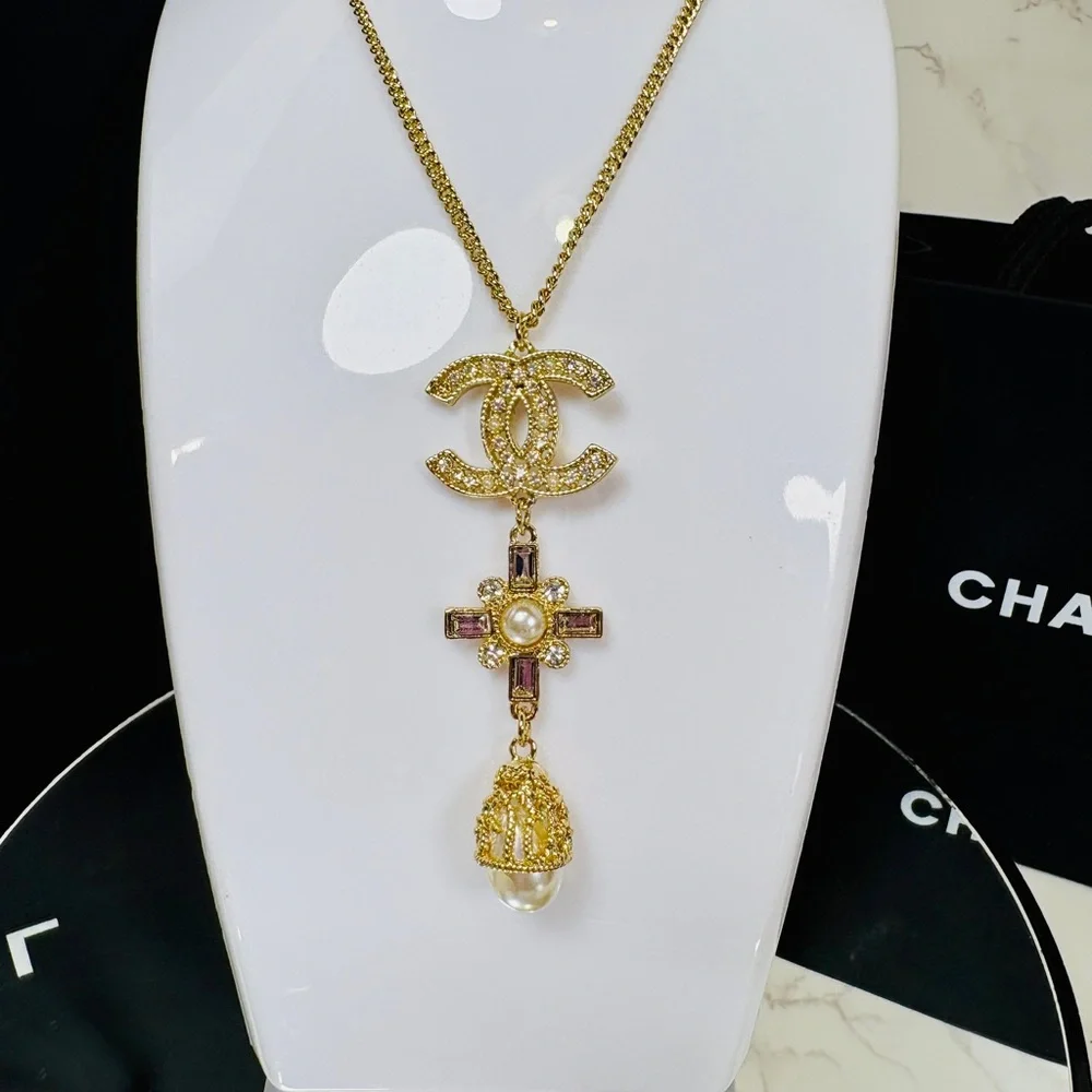 A-1FN-8: NECKLACE: Faux Pearls w/Monogram Encrusted Rhinestone Pendant, NWOT